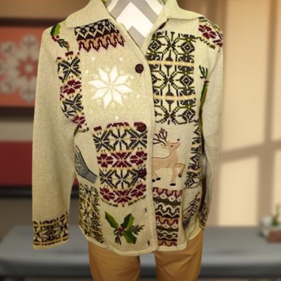Holiday Sweater with Reindeer and Snowflake Patterns Cardigan Size L - Picture 14 of 14